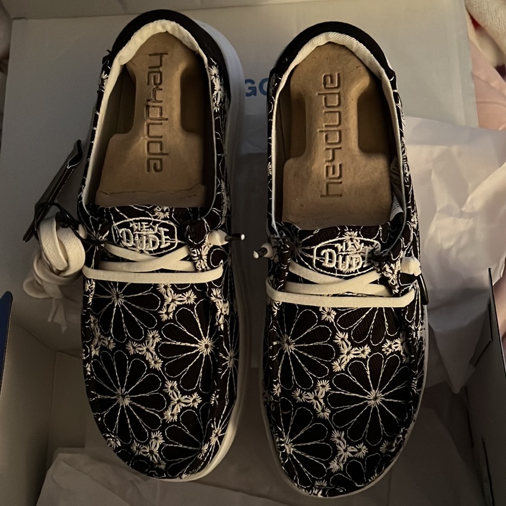 Hey Dudes! Brand New in Box! WENDY RISE EYELET Size 7
